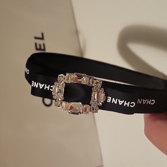 CHANEL Black & White Ribbon - Picture 4 of 8